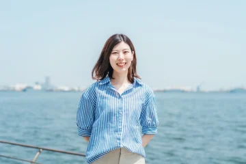 【卒業生の体験談】仕事と両立しながらIELTS7.0を取得後、地方創生の分野に貢献されている吉岡さん